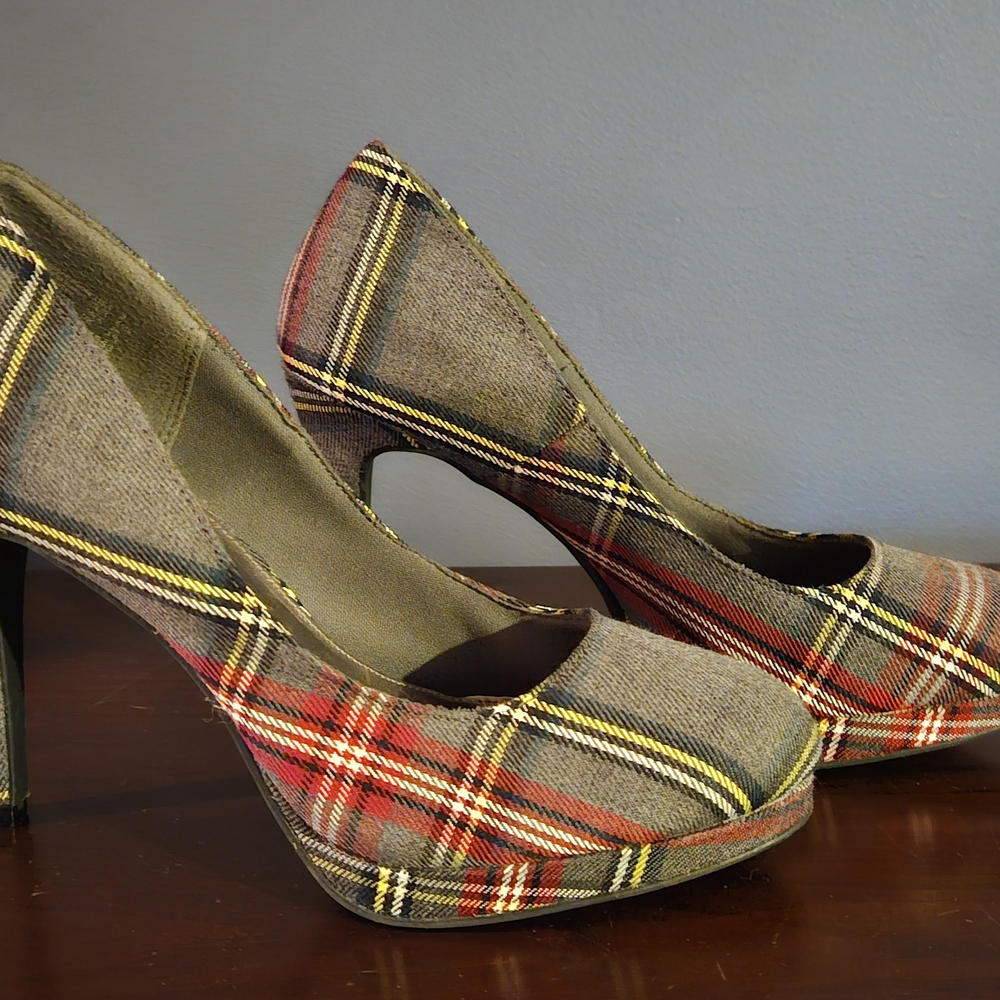 FIONI Clothing Plaid Heels in Red and Yellow